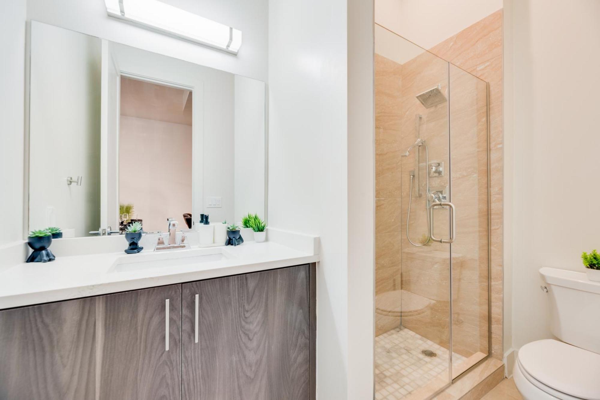 Snazzy Loft Style 2Br I Gym I Parking I Workspace Dallas Extérieur photo