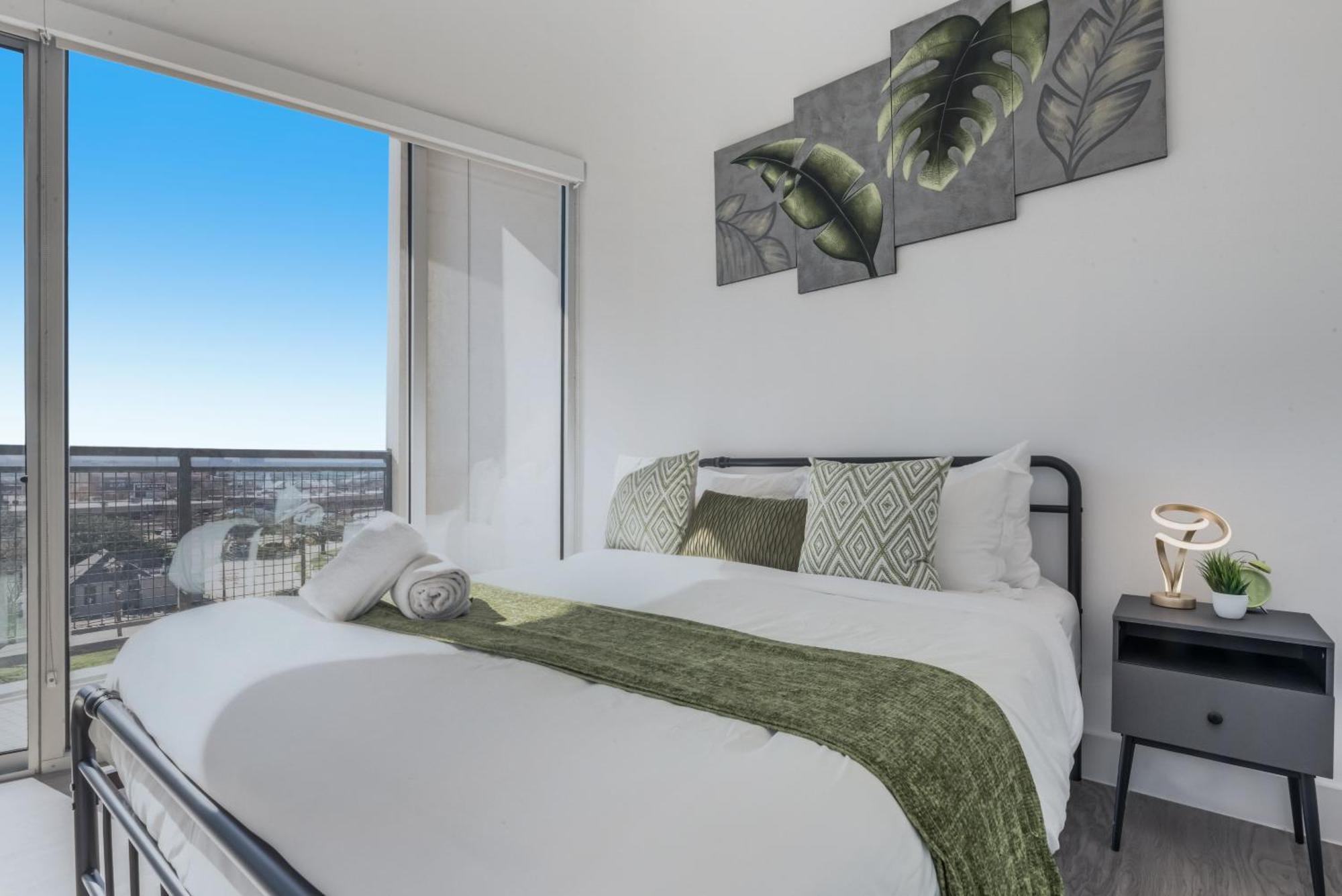 Snazzy Loft Style 2Br I Gym I Parking I Workspace Dallas Extérieur photo