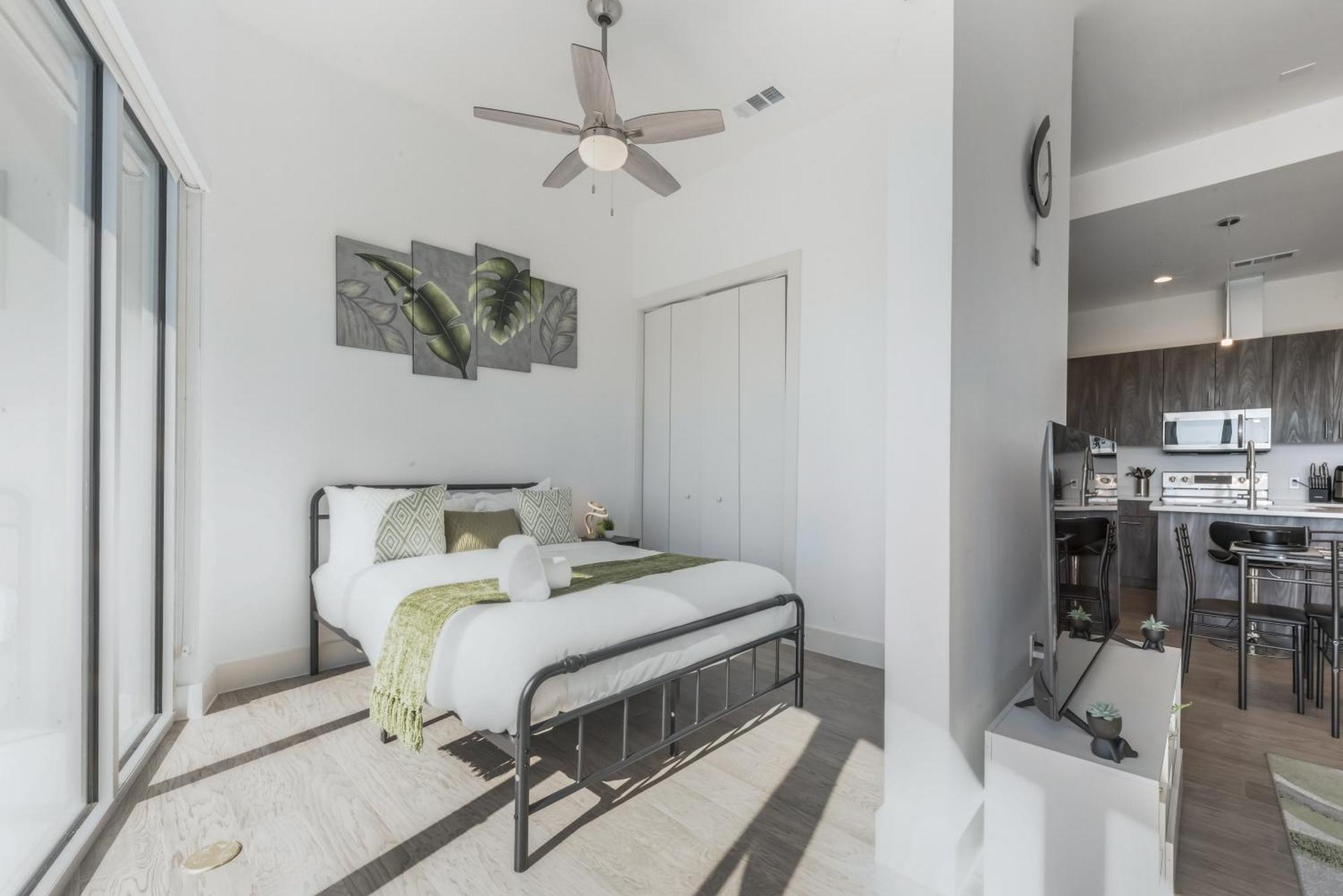 Snazzy Loft Style 2Br I Gym I Parking I Workspace Dallas Extérieur photo